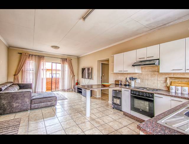 2 BEDROOM APARTMENT TO LET IN WELTEVREDEN PARK